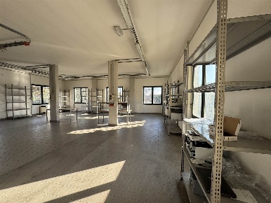 Foto Laboratorio a Besana in Brianza Calò di 600 m² in vendita