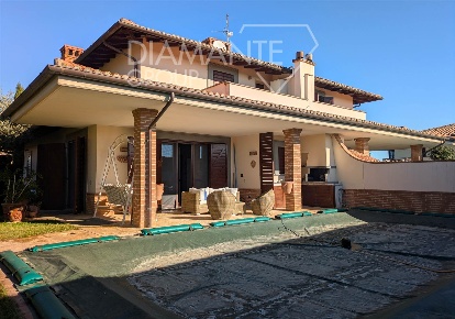 Foto Villa unifamiliare a Castiglione del Lago Casamaggiore di 250 m²