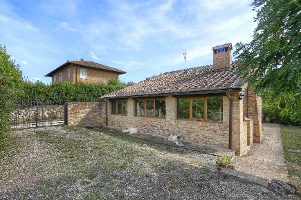 Foto Rustico a Sovicille Volte Basse di 190 m² con 8 locali in vendita