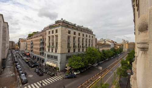 Foto Negozio in Via Cesare Battisti, Milano Guastalla di 95 m² in vendita