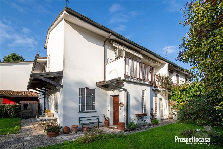 Foto Villa unifamiliare in PETRARCA, Trezzano sul Naviglio di 200 m²