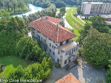 Foto Villa unifamiliare a Banchette di 550 m² con 23 locali in vendita