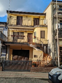 Foto Case semi ndipendenti a Torano Castello Sartano di 248 m² con 8 locali