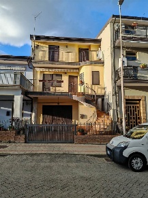 Foto Case semi ndipendenti a Torano Castello Sartano di 248 m² con 8 locali