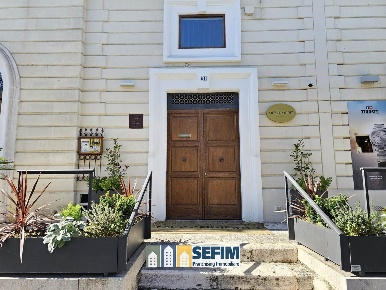 Foto Attività commerciale in VIA XX SETTEMBRE, Matera Centro di 225 m²