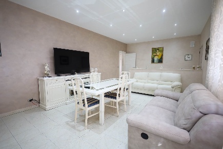 Foto Villa unifamiliare a San Pietro Clarenza di 170 m² con 5 locali