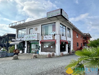 Foto Locale commerciale a Gaglianico di 180 m² con 5 locali in affitto