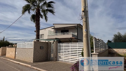 Foto Villa unifamiliare a Corato di 200 m² con 4 locali in vendita