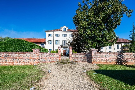 Foto Appartamento in Via Carducci, Druento di 192 m² con 8 locali