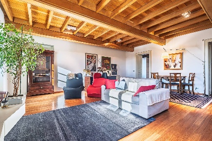 Foto Appartamento in Via Carducci, Druento di 192 m² con 8 locali