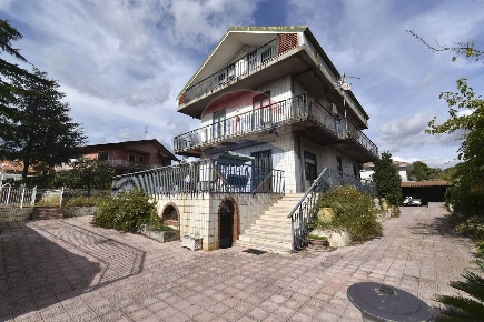 Foto Appartamento in Via del Bosco, Mascalucia Centro di 110 m² in vendita