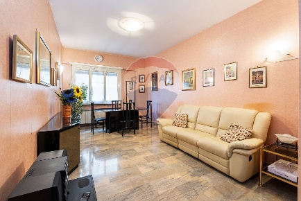 Foto Appartamento in Via Dei Papareschi, Roma Marconi di 110 m² in vendita