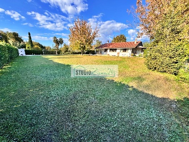 Foto Villa unifamiliare in Via Tonfano, Pietrasanta di 140 m² con 5 locali