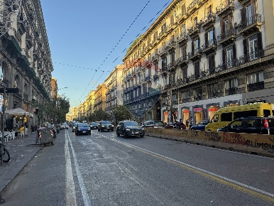 Foto Attività commerciale in Corso Umberto I, Napoli Tribunali di 25 m²