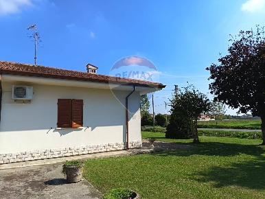 Foto Casa indipendente in VIA CAVALLOTTI, Roncoferraro Centro di 170 m²