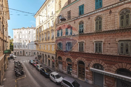 Foto Appartamento in Via Giuseppe Parini, Trieste di 103 m² con 4 locali