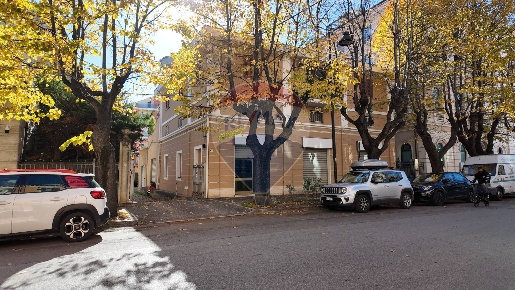 Foto Locale commerciale in viale vittoria colonna, Pescara Porta Nuova