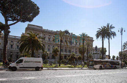 Foto Appartamento in Via Lucrezio Caro, Roma Prati di 80 m² con 2 locali