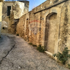Foto Rustico in Via Porta Ruggero, Caltagirone Centro di 150 m² in vendita