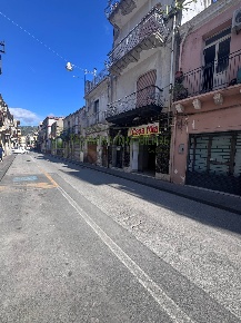 Foto Locale commerciale in Via R. Margherita, Gaggi di 70 m² con 1 locali