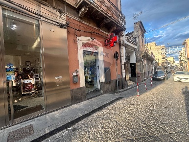 Foto Negozio in vittorio emanuele, Santa Maria di Licodia di 100 m²