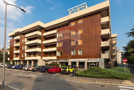 Foto Appartamento in Via Sanvito Silvestro, Varese Masnago di 135 m²