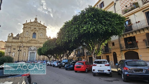 Foto Appartamento in Via Savona, Palermo Kalsa di 114 m² con 4 locali