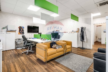 Foto Ufficio in VIA DEL CHIASSO, Busto Arsizio Piazza Santa Maria di 315 m²