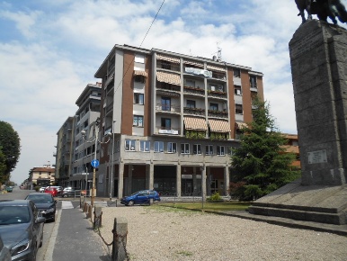 Foto Ufficio in Piazza Vittorio Veneto, Magenta Centro di 105 m² in affitto