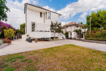 Foto Villa singola in Via Giovanni Gentile, Bari Japigia di 237 m²