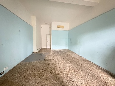 Foto Locale commerciale in Via Bissuola, Venezia Mestre di 29 m² in vendita