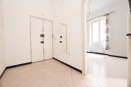 Foto Appartamento in Via Bobbio, Genova Staglieno di 72 m² con 5 locali