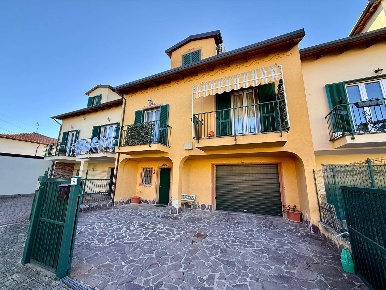 Foto Villa a schiera a Alessandria Casalbagliano di 200 m² con 8 locali
