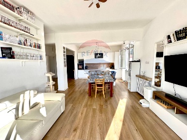 Foto Appartamento in Via Corridoni, Savona di 116 m² con 3 locali