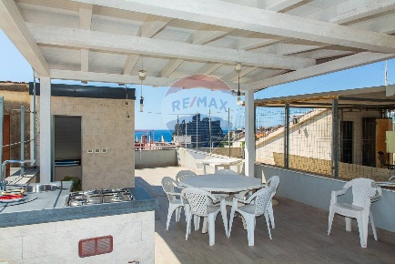 Foto Appartamento in Via Re Martino, Aci Castello Centro di 96 m²