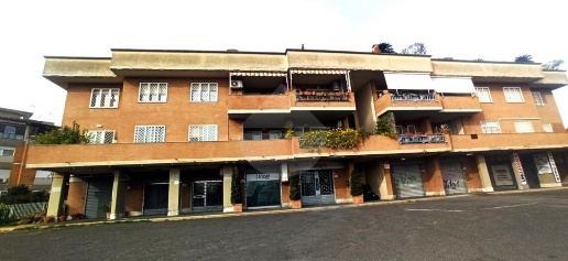 Foto Appartamento in via girolamo nisio, Roma di 146 m² con 9 locali