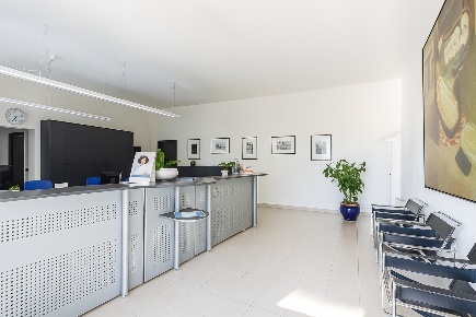 Foto Locale commerciale a Pontedera Oltrera di 250 m² con 7 locali