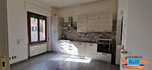 Foto Appartamento a Poggibonsi Centro di 99 m² con 4 locali in vendita