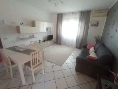 Foto Appartamento a Castelfranco di Sotto Centro di 90 m² con 5 locali