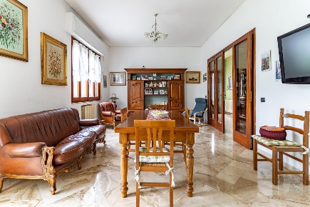 Foto Villa unifamiliare a Fucecchio Centro di 230 m² con 8 locali