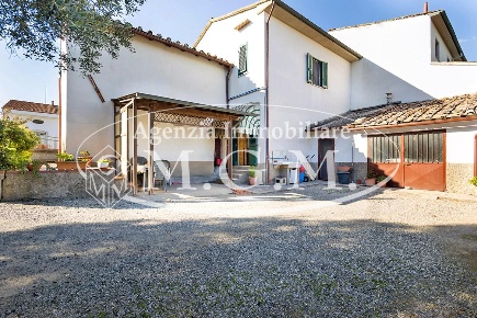 Foto Appartamento a Santa Maria a Monte di 160 m² con 5 locali in vendita
