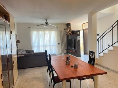 Foto Villa unifamiliare a Massa Castagnola di 170 m² con 7 locali