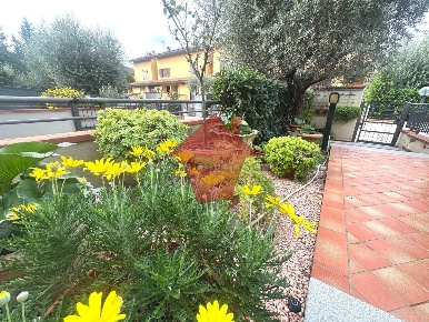 Foto Villa a schiera a Campi Bisenzio Torricella di 120 m² con 5 locali