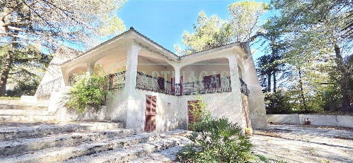 Foto Villa unifamiliare a Martina Franca di 315 m² con 5 locali in vendita