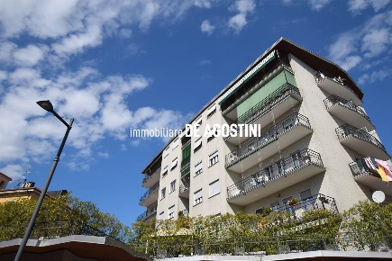 Foto Appartamento in Via Martiri della Libertà  5, Arona Centro di 100 m²