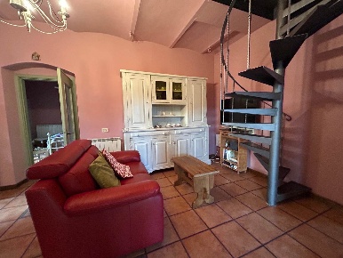 Foto Casa indipendente a Bolano Ceparana Carpena di 233 m² con 11 locali