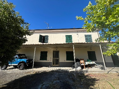 Foto Casa indipendente a Santo Stefano di Magra di 170 m² con 7 locali