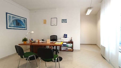 Foto Ufficio a Pistoia Pistoia Ovest di 53 m² con 2 locali in affitto