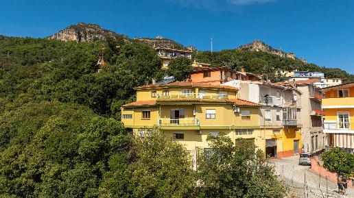 Foto Casa indipendente a Jerzu di 207 m² con 10 locali in vendita