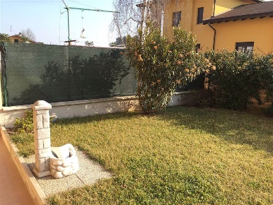 Foto Appartamento a Busto Garolfo Centro di 92 m² con 3 locali in vendita